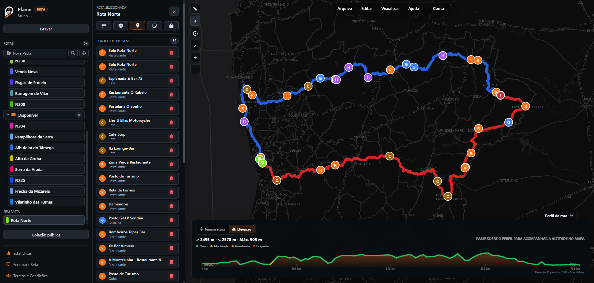 Editor Plannr em mapa escuro com uma viagem dividida em etapas